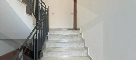 3-salle Appartement à Messina, Italy No. 17943 19