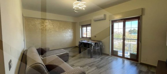 3-salle Appartement à Messina, Italy No. 17943 7