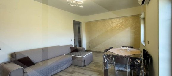 3-salle Appartement à Messina, Italy No. 17943 8