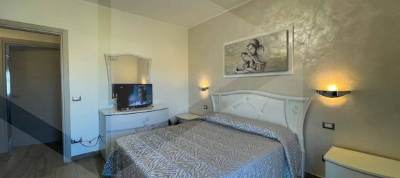 3-salle Appartement à Messina, Italy No. 17943 11