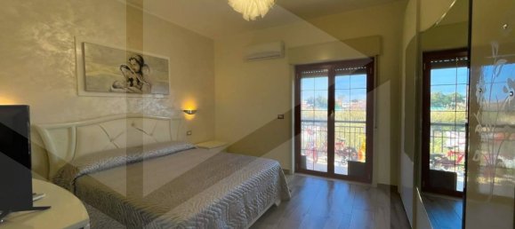 3-salle Appartement à Messina, Italy No. 17943 10