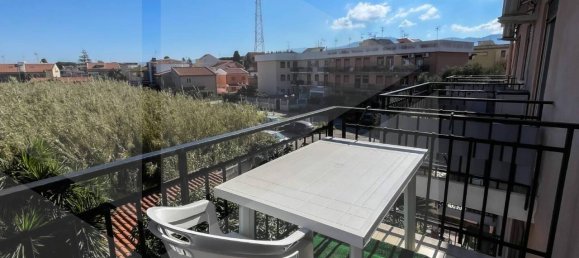 3-salle Appartement à Messina, Italy No. 17943 15