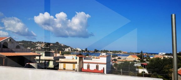 3-salle Appartement à Messina, Italy No. 17943 4