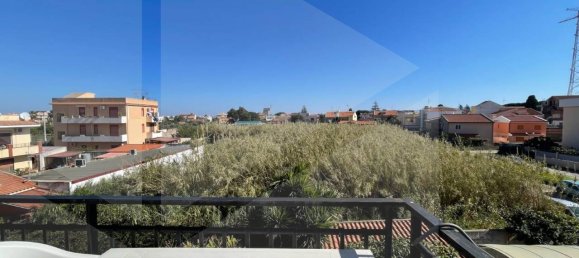 3-salle Appartement à Messina, Italy No. 17943 16