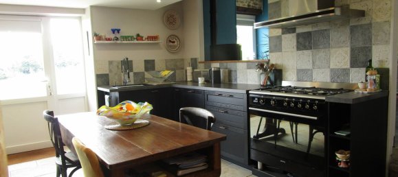 Casa de 3 dormitorios en Vire, France No. 358891 4