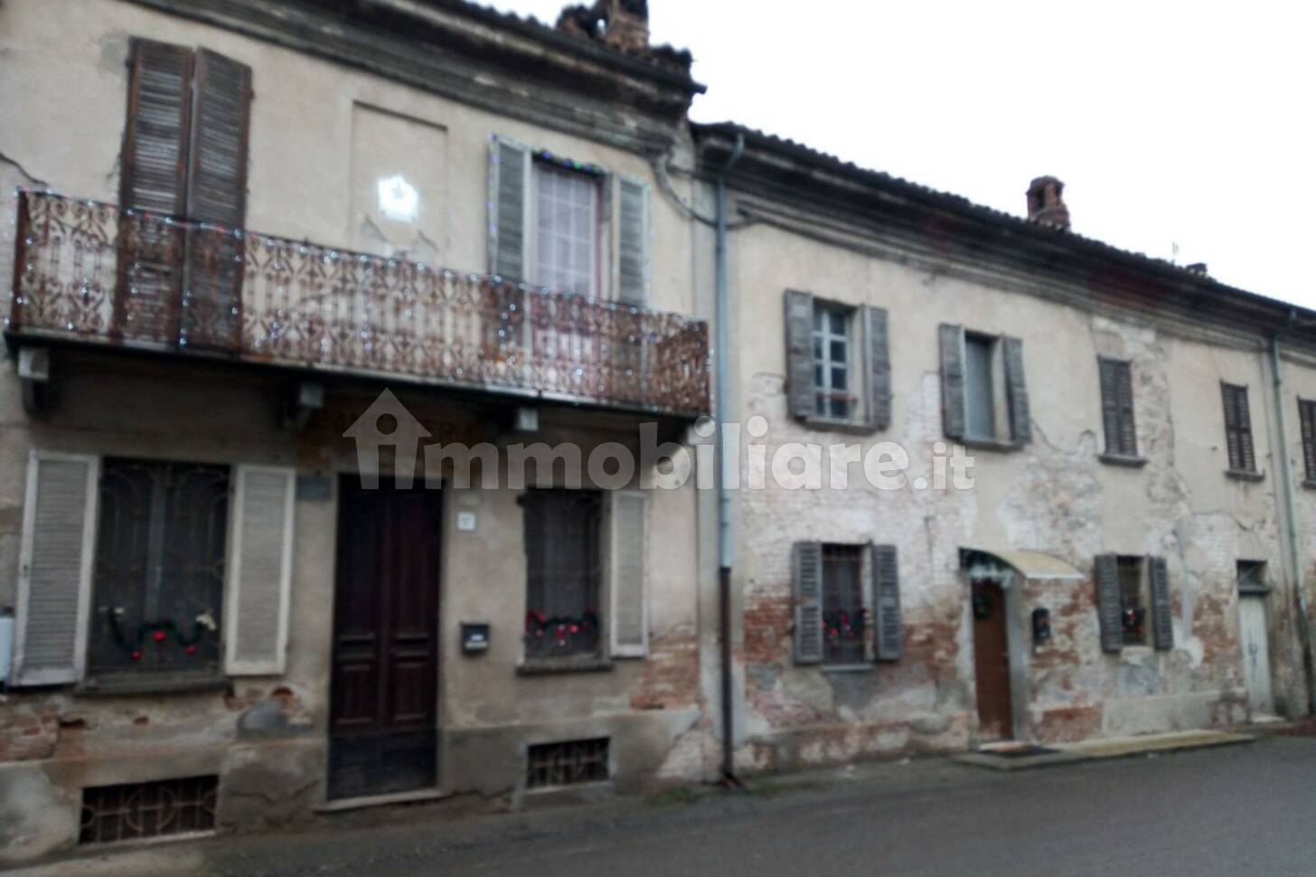 4 غرف نوم بناية في Voghera, Italy رقم 294989