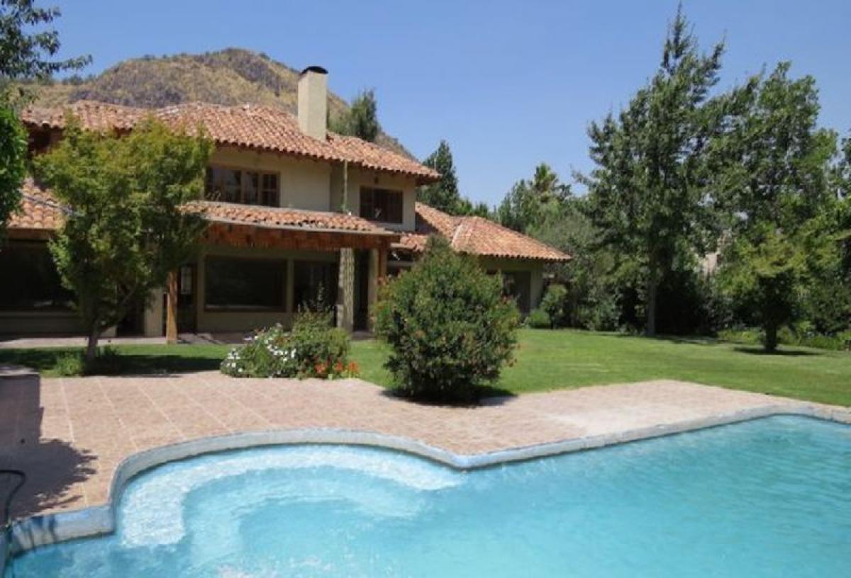 5 bedrooms House in Santiago, Chile No. 1762