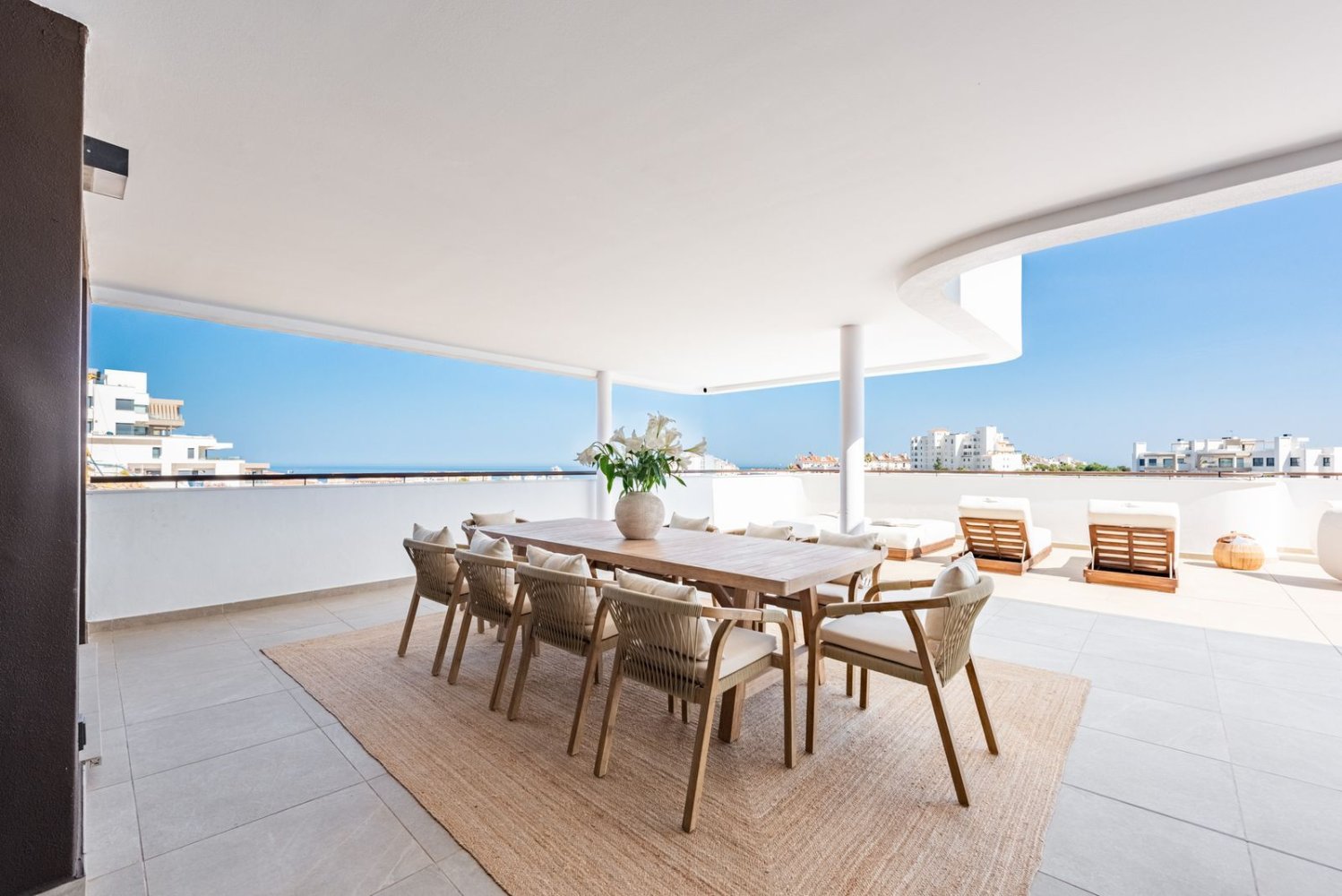 Apartamento de 3 dormitorios en Estepona, Spain No. 134187