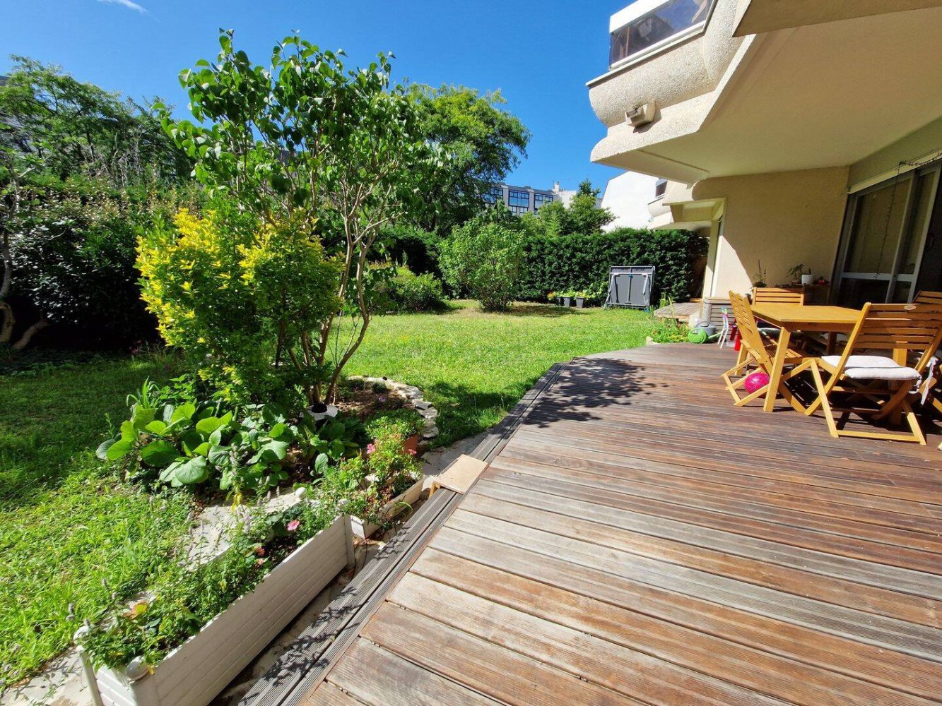 Apartamento de 4 dormitorios en Courbevoie, France No. 327618