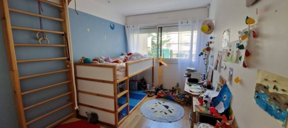 Apartamento de 4 dormitorios en Courbevoie, France No. 327618 5