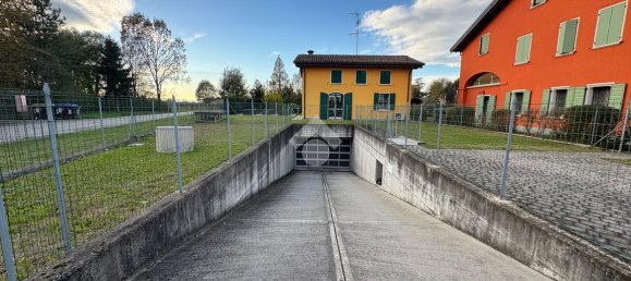 1 room Garage in Rubiera, Italy No. 117162 4