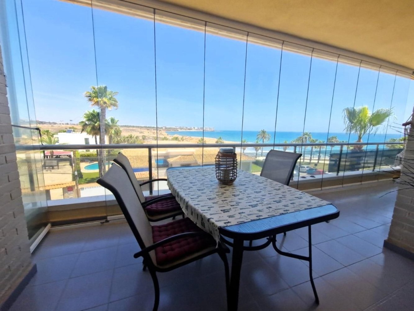 Apartamento de 3 dormitorios en Alicante, Spain No. 263813