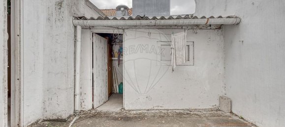 344m² Building in Porto, Portugal No. 52668 33