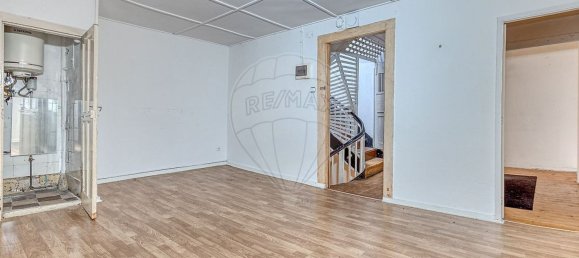 344m² Building in Porto, Portugal No. 52668 11