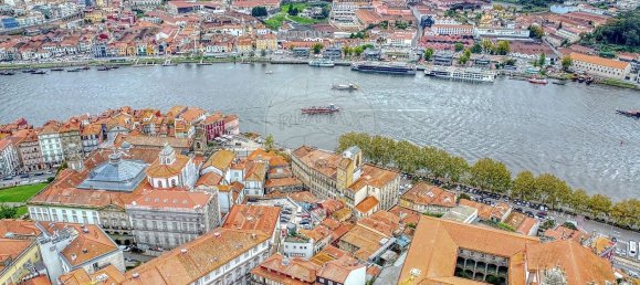 344m² Building in Porto, Portugal No. 52668 6