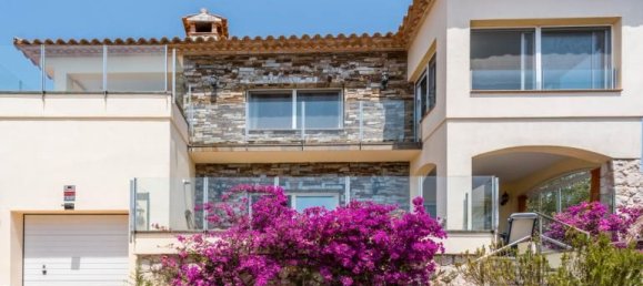 5 bedrooms House in Roses, Spain No. 146433 4