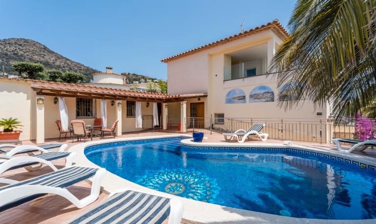 5 bedrooms House in Roses, Spain No. 146433