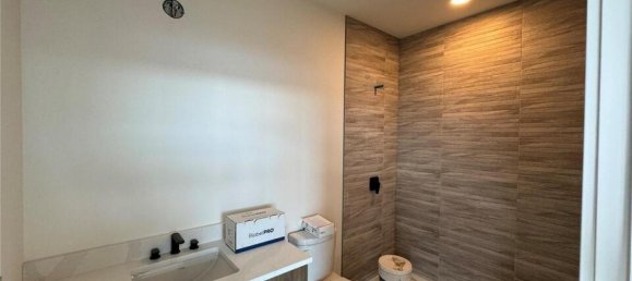 2 bedrooms Condo in British Columbia, Canada No. 187 7