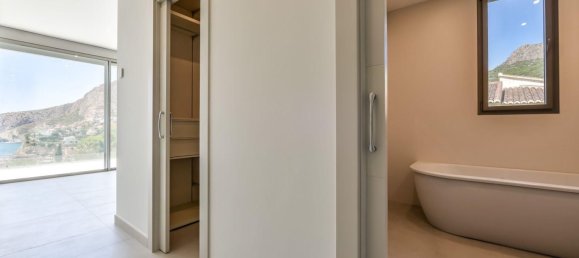 6 bedrooms Villa in Calpe, Spain No. 12132 16