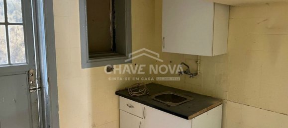 83m² Building in Porto, Portugal No. 37942 10