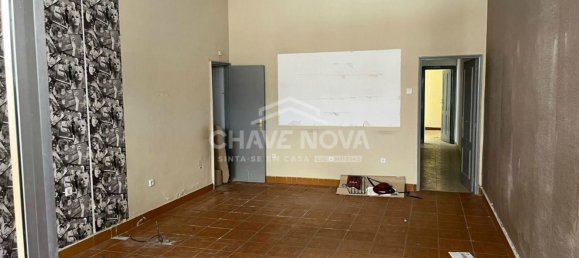 83m² Building in Porto, Portugal No. 37942 3