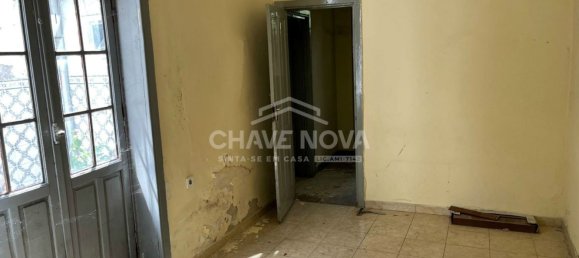 83m² Building in Porto, Portugal No. 37942 12