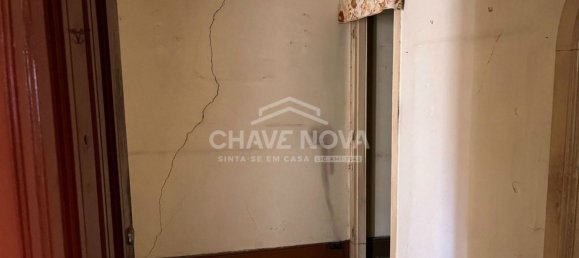 83m² Building in Porto, Portugal No. 37942 4