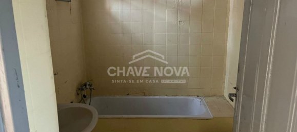 83m² Building in Porto, Portugal No. 37942 5