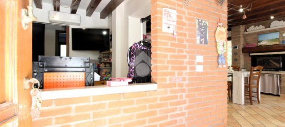 4 bedrooms House in Roncade, Italy No. 377653 2