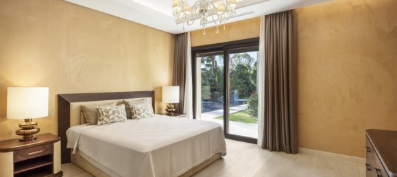 6 bedrooms Villa in Marbella, Spain No. 111146 10