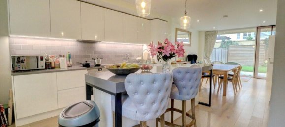 4 bedrooms House in London, United Kingdom No. 10394 8