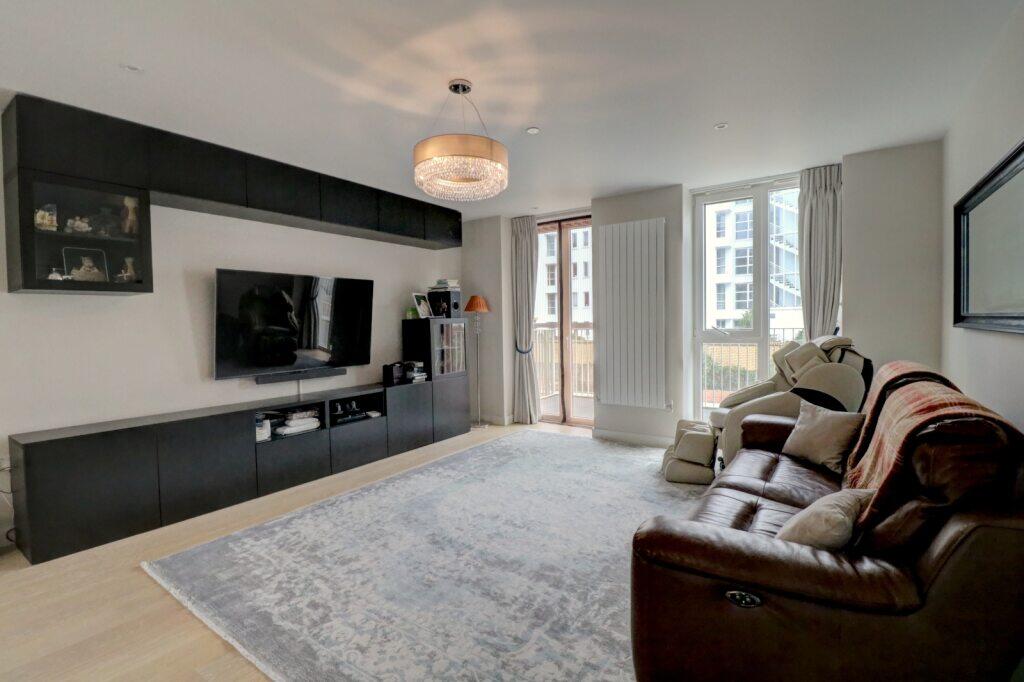 4 bedrooms House in London, United Kingdom No. 10394