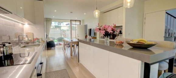 4 bedrooms House in London, United Kingdom No. 10394 12