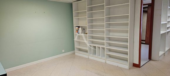 119m² Commercial property in Soissons, France No. 65942 7