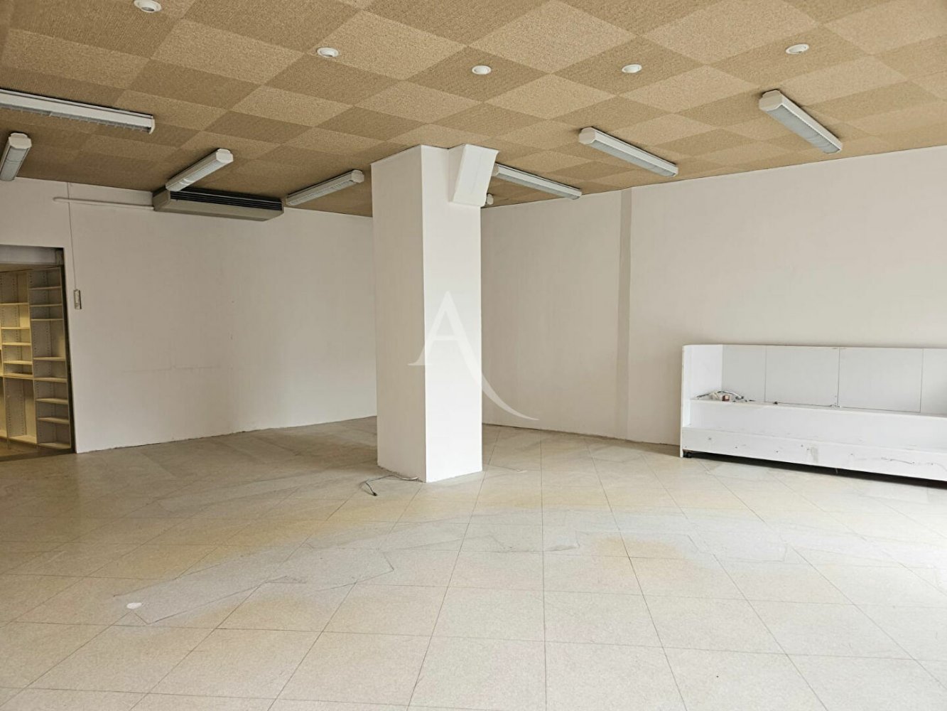 119m² Commercial property in Soissons, France No. 65942