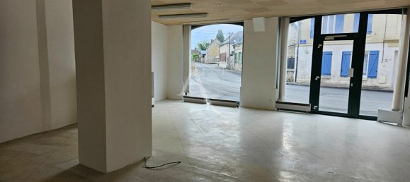 119m² Commercial property in Soissons, France No. 65942 2