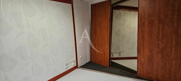 119m² Commercial property in Soissons, France No. 65942 6