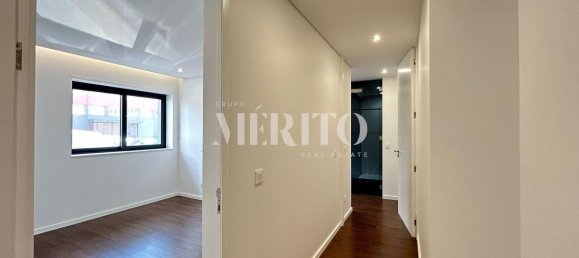 3 bedrooms Apartment in Porto, Portugal No. 61179 7