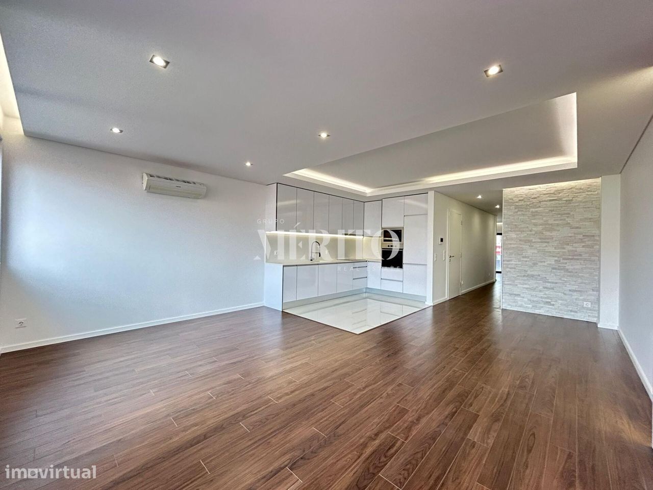 3 bedrooms Apartment in Porto, Portugal No. 61179