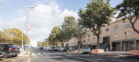 61m² Commercial property in Oeiras, Portugal No. 38376 6