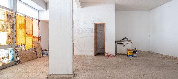 61m² Commercial property in Oeiras, Portugal No. 38376 2