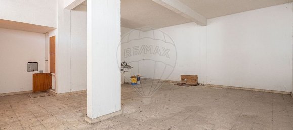61m² Commercial property in Oeiras, Portugal No. 38376 4