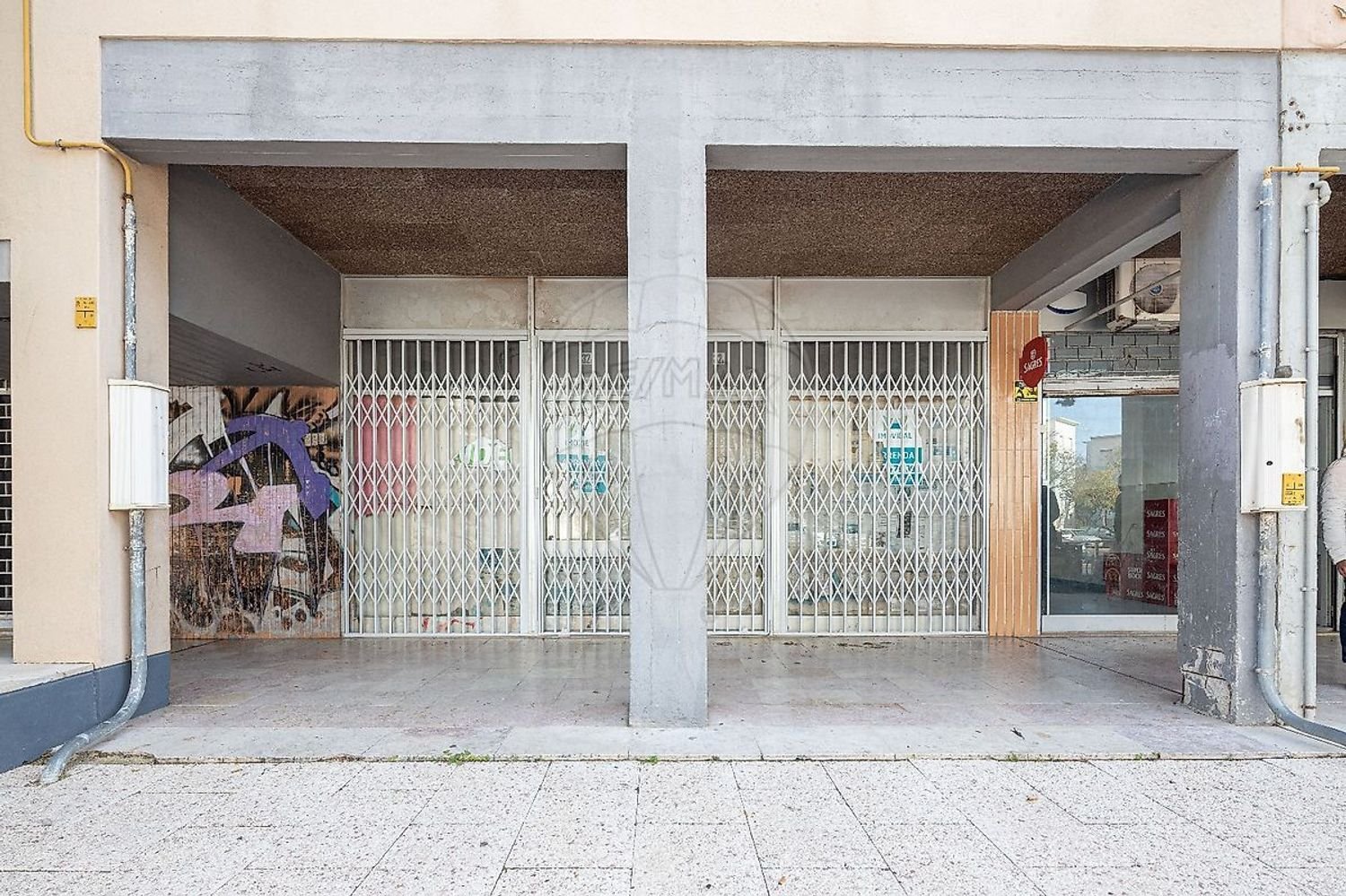 61m² Commercial property in Oeiras, Portugal No. 38376