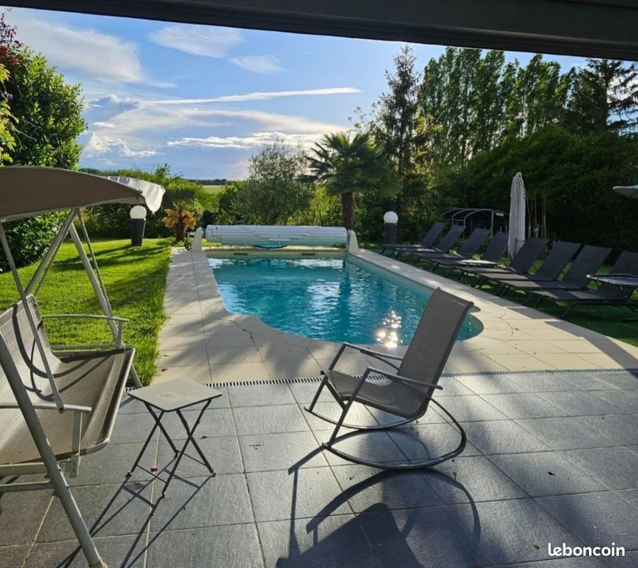 4 bedrooms House in Mettray, France No. 214469