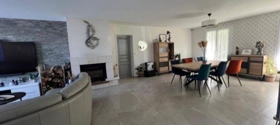 4 bedrooms House in Mettray, France No. 214469 2