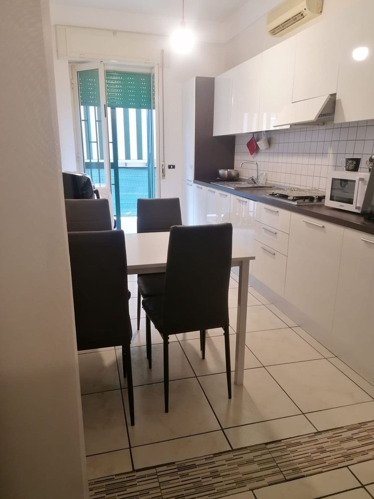 3 rooms Apartment in Naples, Italy No. 9979