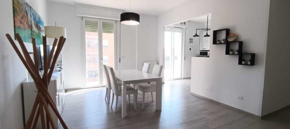 4 bedrooms Apartment in Livorno, Italy No. 351470 3