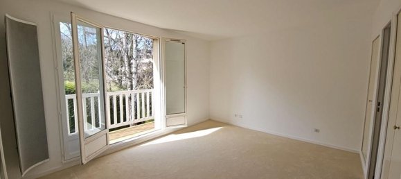 5 bedrooms Villa in Chambourcy, France No. 177943 4