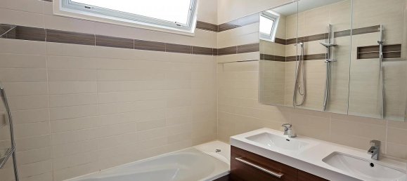 5 bedrooms Villa in Chambourcy, France No. 177943 2