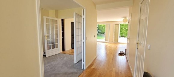 5 bedrooms Villa in Chambourcy, France No. 177943 12